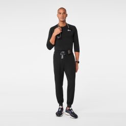 Alternative view of Figs Makato Seamless ? Sleeve Underscrub - Medical Scrub Pants, Healthcare Uniform