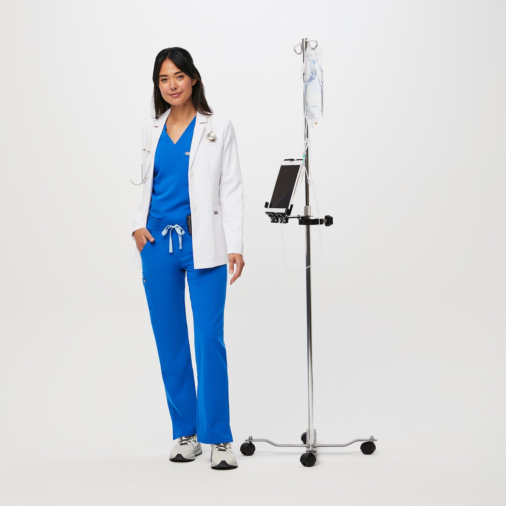 Figs Bellevue Slim Short Lab Coat - Medical Lab Coat, Healthcare Workwear - Image 2